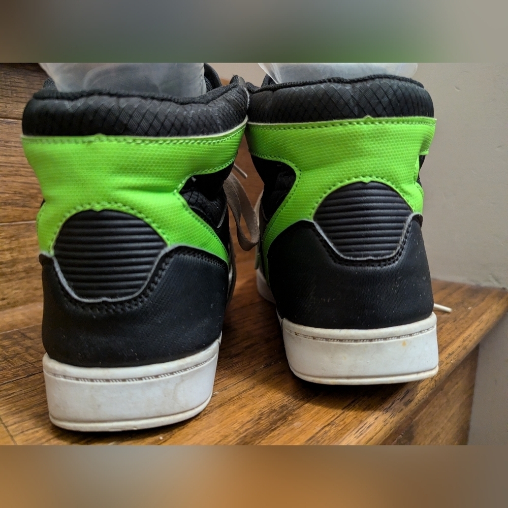 Black high top sneakers with neon green stripes men's Size 6 / youth 6 - Picture 6 of 13